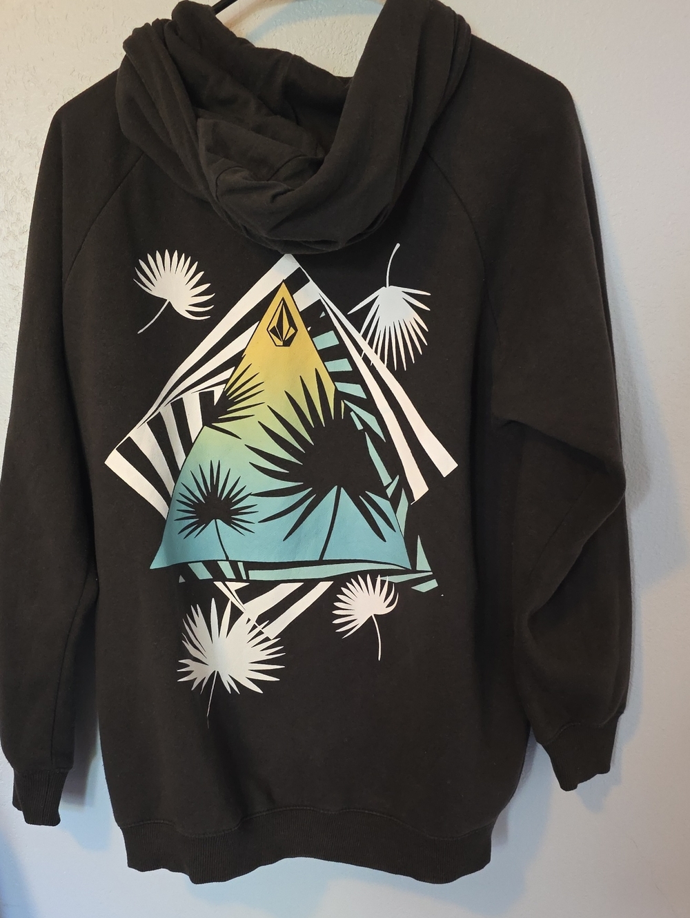 Volcom Sweatshirt - Picture 2 of 3